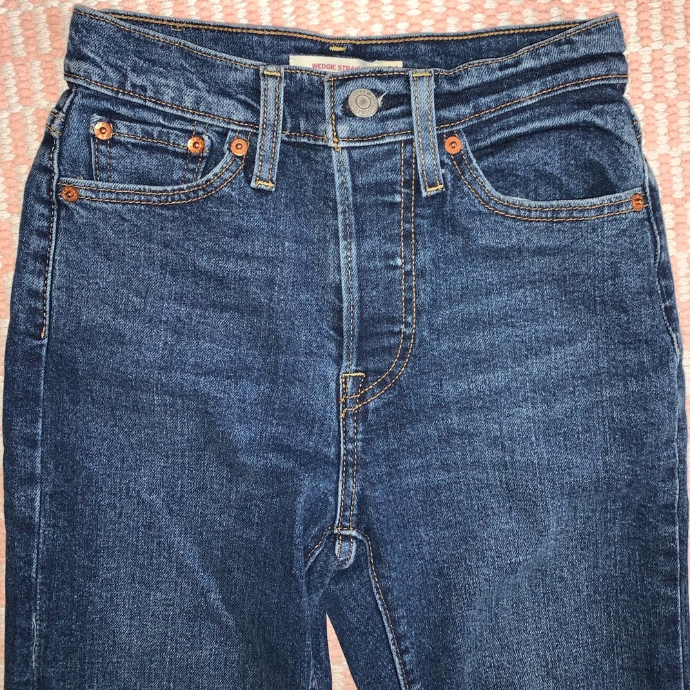 Levis Wedgie Straight Size 24 Distressed Dark Wash Button Fly Jeans - Picture 3 of 11